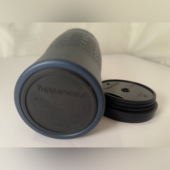 Tupperware Insulated Travel Tumbler 16 oz  Navy Blue EUC Twist tab Lid - Picture 6 of 6